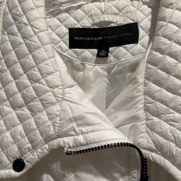 MARC JACOBS, MARCNEWYORK, LONG WHITE VEST, ZIPS TO THE TOP SIZE L/XL - Picture 6 of 6